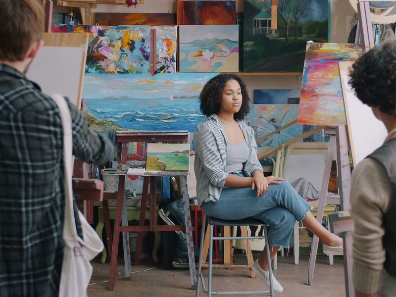 Allievi al lavoro nello studio di pittura